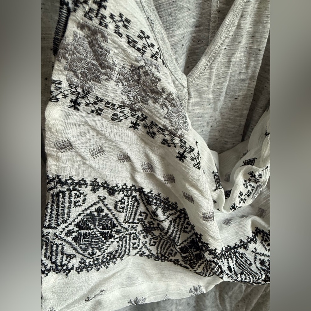 NWOT Hummingbird Plus Gray V-Neck Top with Long Sheer Embroidered Sleeves - Picture 7 of 10
